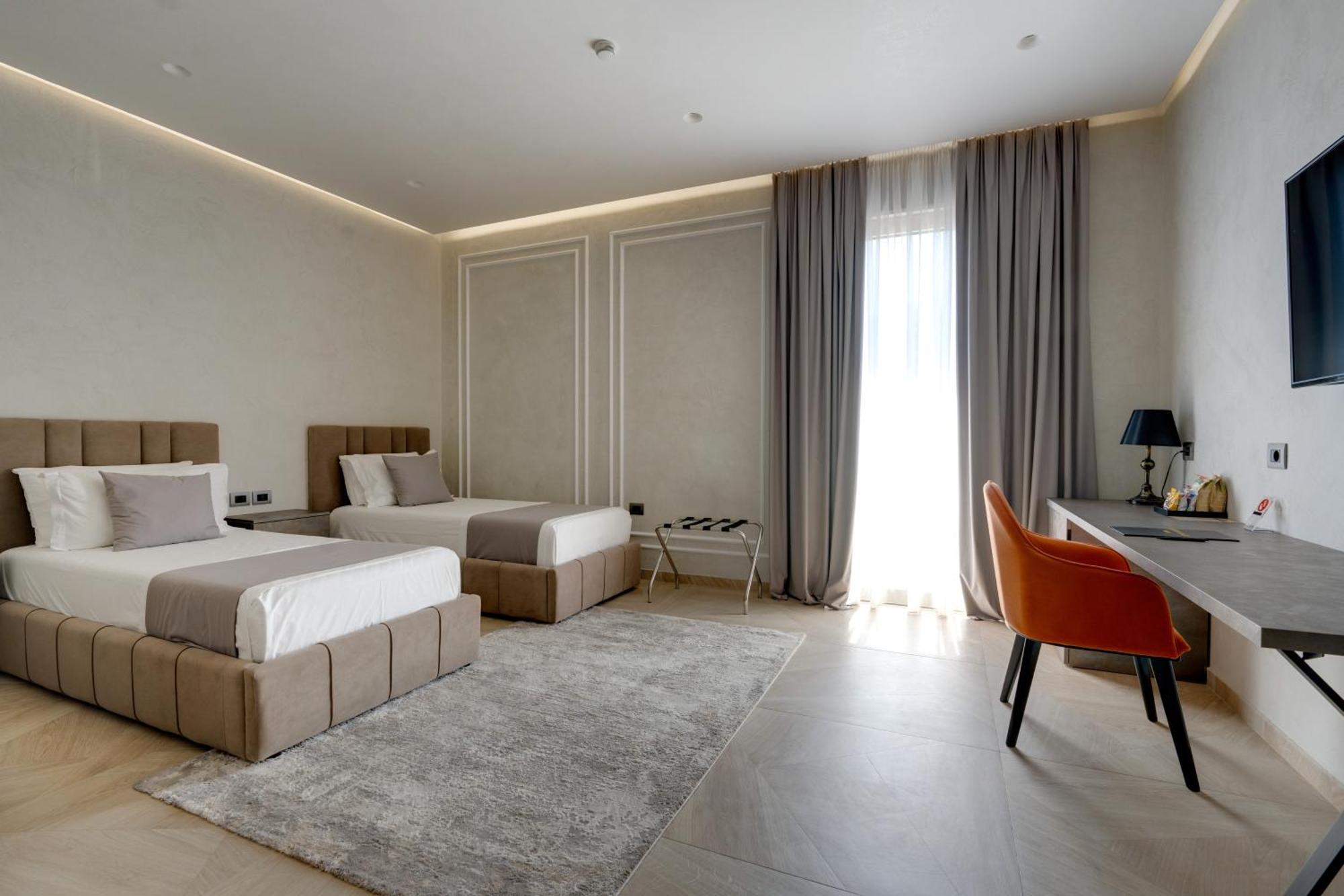 Hotel Plaza Berat Extérieur photo