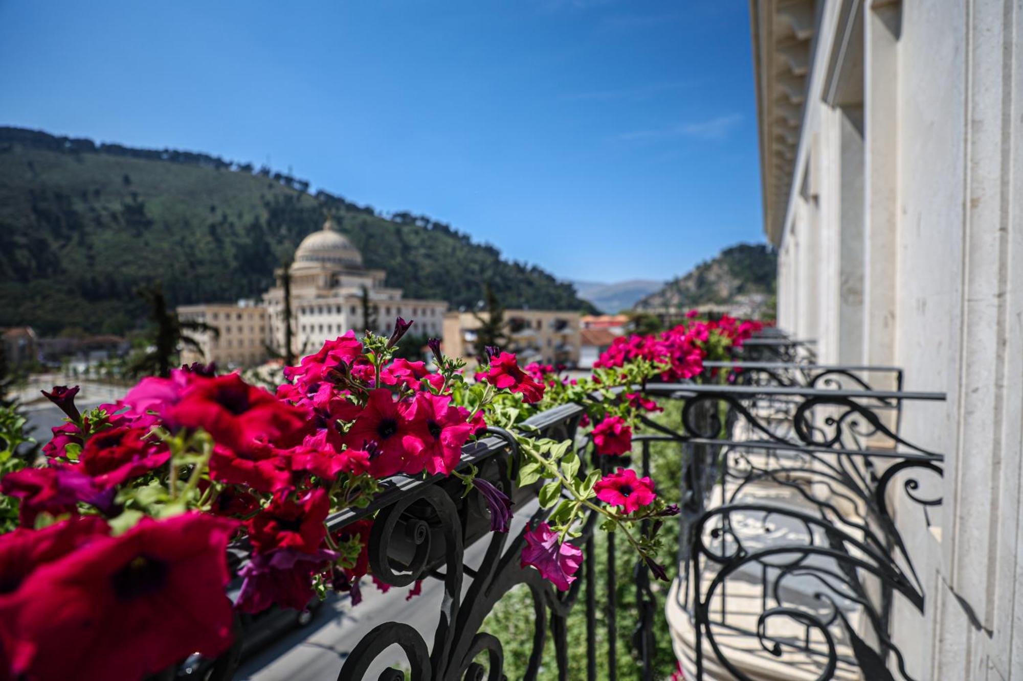 Hotel Plaza Berat Extérieur photo