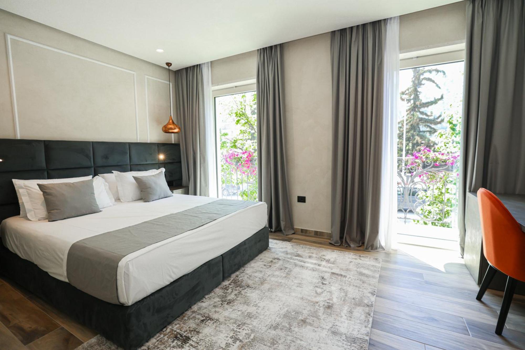Hotel Plaza Berat Extérieur photo